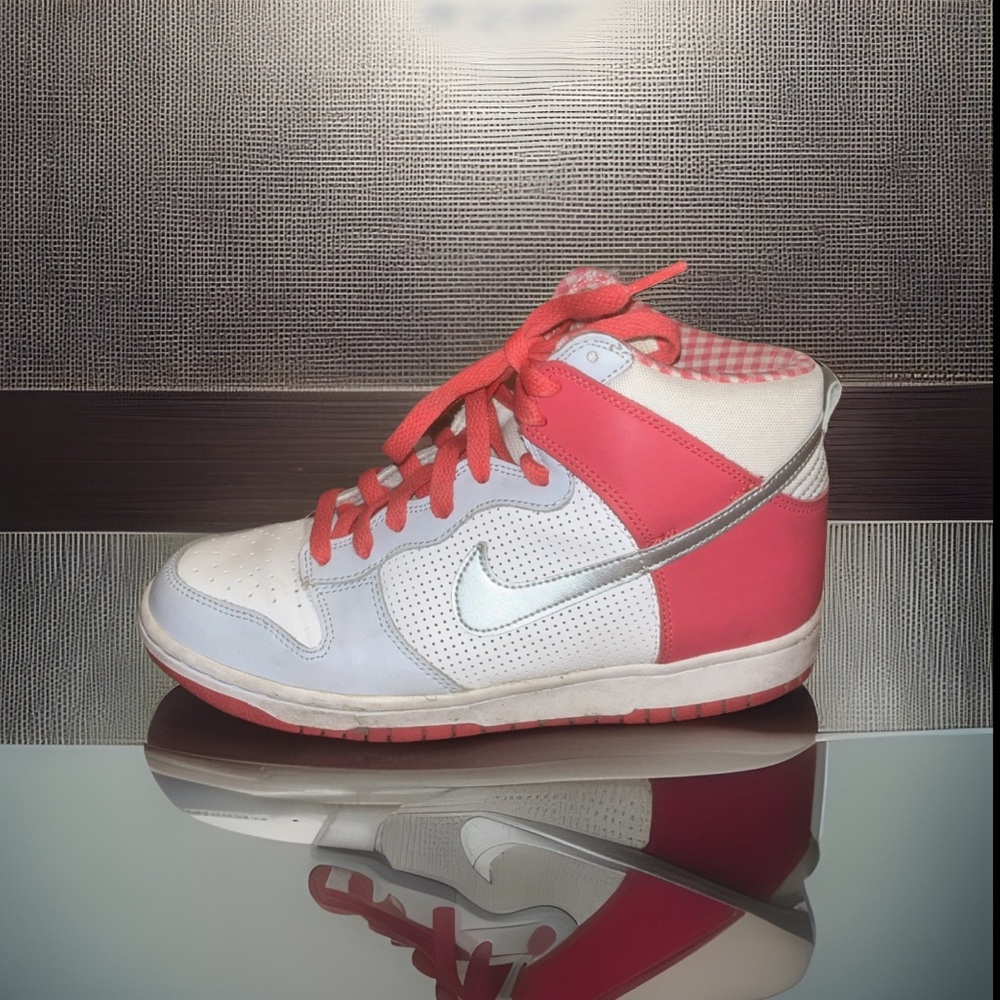 Vintage Classic Nike Dunk High Sneakers W/Checkered Lining Leather Back & Swoosh